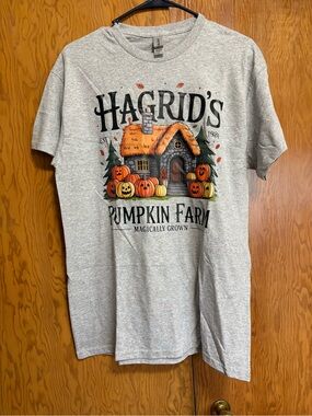 Light Gray Crewneck Tee with Hagrid’s Pumpkin Farm Design